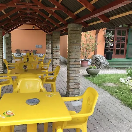 Guest house Aranyhal Panzio Es Etterem *